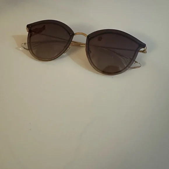 KREWE Nellie Style Gold and Brown Sunglasses - Picture 4 of 16